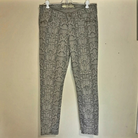 Old Navy Denim - Old Navy Rockstar Grey Snakeskin Animal Print Skinny Jeans Women's 12 Pants EUC